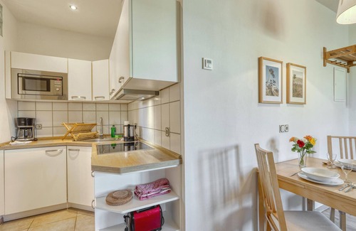 Ueckermuende Apartment | Cozy 1 Bedroom Stay in Ueckermünde with Spa & Breakfast