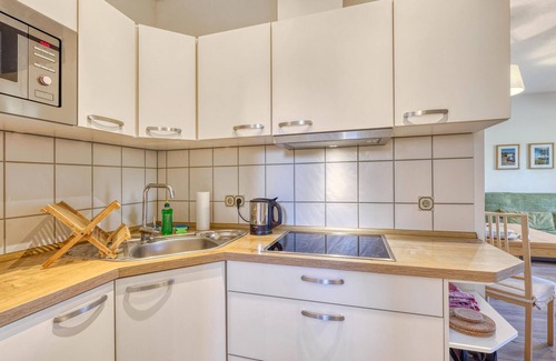Ueckermuende Apartment | Cozy 1 Bedroom Stay in Ueckermünde with Spa & Breakfast