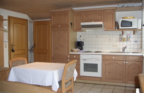 Bad Waldsee Apartment | Cozy Ferienwohnung 1 - Guest Rated 9.8 with Kitchen & Breakfast
