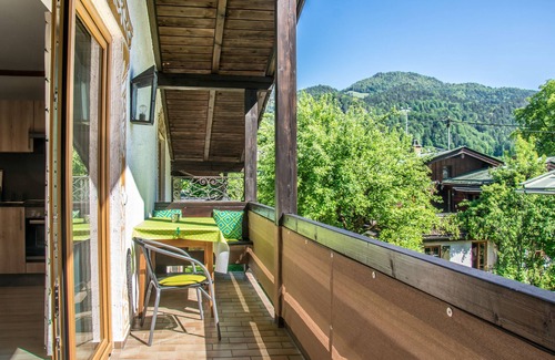 Anzenbach Apartment | Top-Rated Ferienwohnung 1: Family-Friendly Retreat