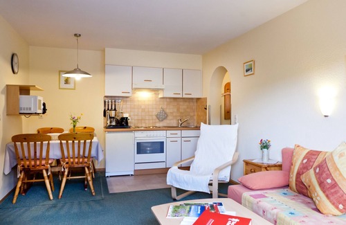 Todtnau Apartment | Cozy Ferienwohnung 1 Esche: Ideal for Couples, Breakfast Included