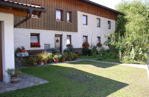 Grabenstatt Apartment | Cozy 2-Bedroom Apartment with Balcony for Up to Four Guests