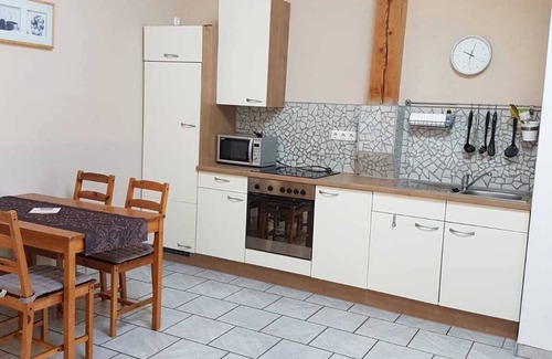 Grabenstatt Apartment | Cozy Dachgeschoss Ferienwohnung for 2-4 Guests, Child-Friendly