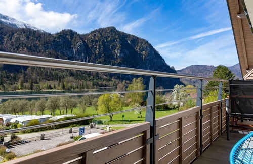 Unterach am Attersee Apartment | Oceanfront Retreat: Ferienwohnung 1 - Seegut Kübler