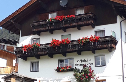 Obertilliach Apartment | Cozy Ferienwohnung 2 1 at Gästehaus Obererlacher