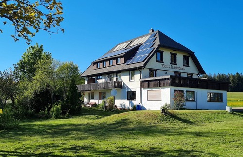 Kniebis Apartment | Comfortable Family Retreat with Kitchen and Breakfast