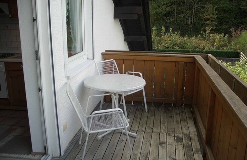 Bad Waldsee Apartment | Cozy Ferienwohnung for 2 with Kitchen & Breakfast Included