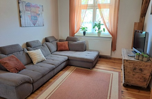 Schonberg Apartment | Cozy Ferienwohnung 2: Ideal for Families with Kitchen Access