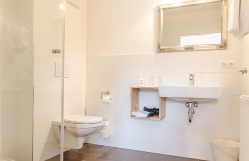 Goessweinstein Apartment | Cozy Ferienwohnung 2: Ideal Stay for Families