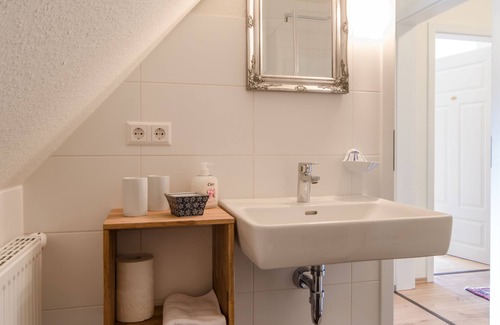 Goessweinstein Apartment | Cozy Ferienwohnung 2: Ideal Stay for Families