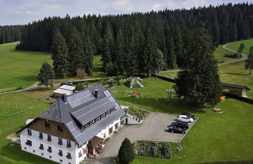 Sankt Maergen Apartment | Family-Friendly Ferienwohnung 2 "Dubeschlag" with Spa