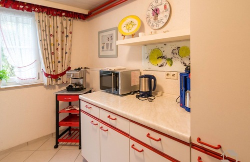 Enzklosterle Apartment | Cozy Ferienwohnung 2 with Kitchen & Breakfast Included