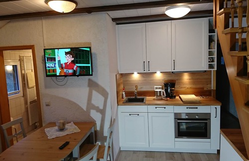 Sankt Maergen Apartment | Cozy Ferienwohnung 2-Ost: Family-Friendly Retreat for 4