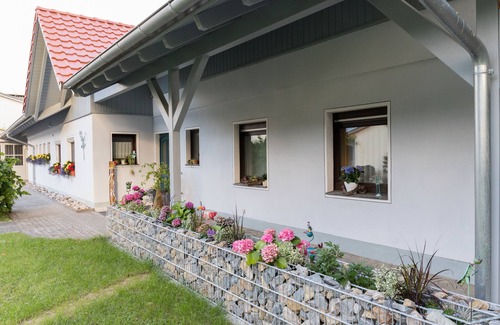Iphofen Apartment | Family-Friendly Ferienwohnung 2 Silvaner with Breakfast