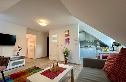 Bad Konigshofen Apartment | Cozy 1-Bedroom Apartment with Ocean View & Breakfast