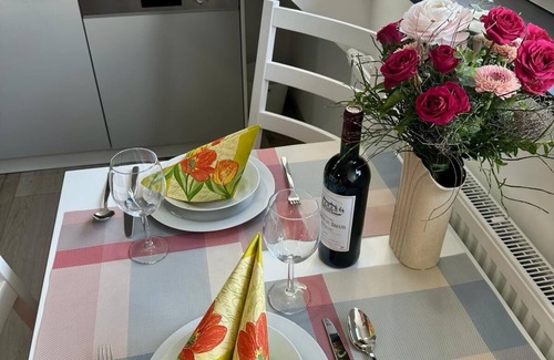 Bad Konigshofen Apartment | Cozy 1-Bedroom Apartment with Ocean View & Breakfast