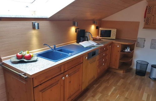 Aunham Apartment | Guest Rated 10/10: Cozy FeWo with Balcony and Kitchen