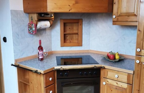 Aunham Apartment | Guest Rated 10/10: Cozy FeWo with Balcony and Kitchen