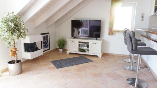 Meersburg Apartment | Experience the Scenic 3-Country View at Ferienwohnung