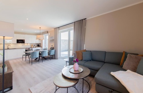 Haffkrug Apartment | Oceanfront Retreat: Ferienwohnung 4 Haus Meeresrauschen
