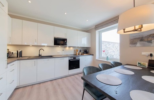 Haffkrug Apartment | Oceanfront Retreat: Ferienwohnung 4 Haus Meeresrauschen