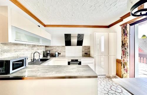 Loehne Apartment | Comfortable Family Apartment with Wi-Fi and Parking Access