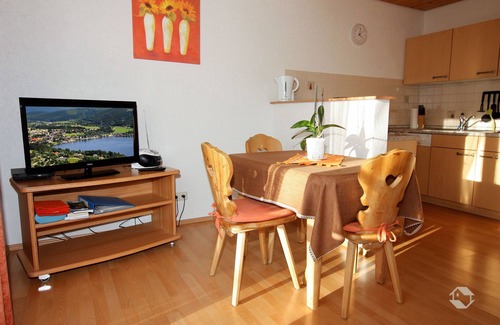 Hinterzarten Apartment | Cozy 1-Bedroom Apartment for Families, Rated 10/10!