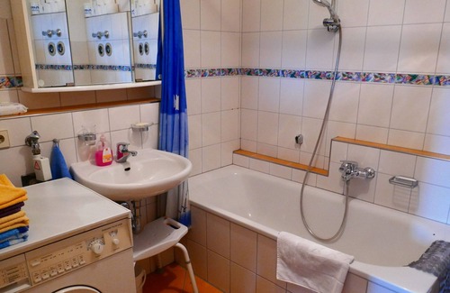 Adelsberg Apartment | Cozy 48qm Apartment with Kitchen & Child-Friendly Amenities