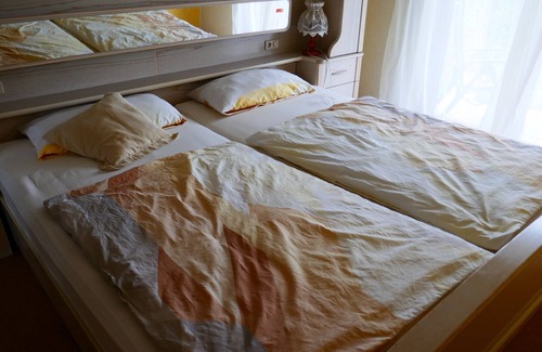 Adelsberg Apartment | Cozy 48qm Apartment with Kitchen & Child-Friendly Amenities