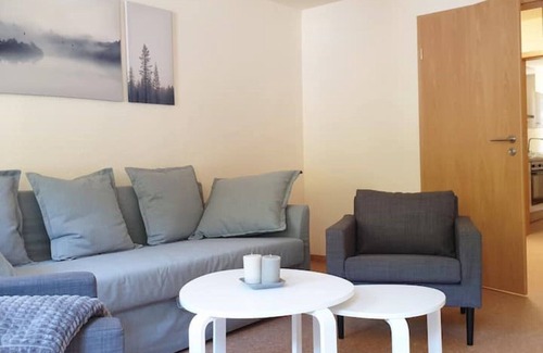 Mellenbach-Glasbach Apartment | Cozy Ferienwohnung 5 Alte Schule with Breakfast & Child Care