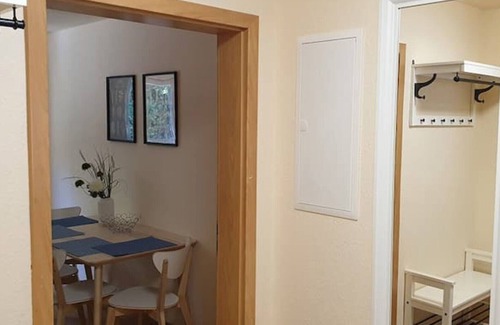 Mellenbach-Glasbach Apartment | Cozy Ferienwohnung 5 Alte Schule with Breakfast & Child Care