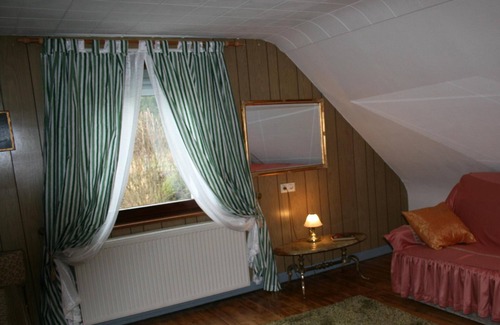 Lahr Apartment | Cozy Retreat with Kitchen and Breakfast for 3 Guests