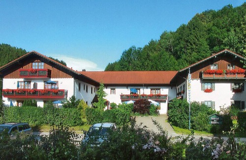 Bad Birnbach Apartment | Inviting Ferienwohnung with Kitchen and Balcony Retreat