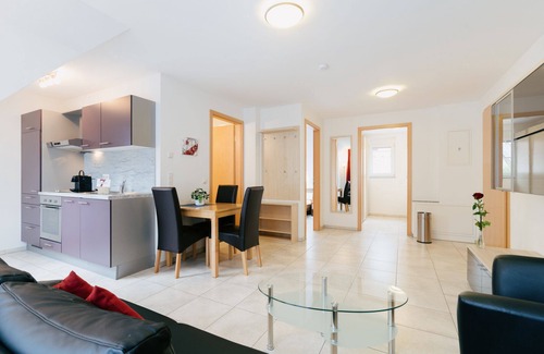 Bad Urach Apartment | Cozy Ferienwohnung 6: Ideal for Families with Breakfast Included