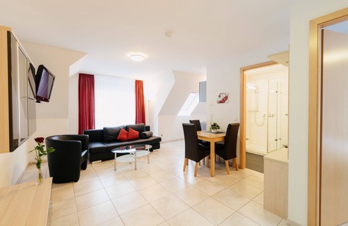 Bad Urach Apartment | Cozy Ferienwohnung 6: Ideal for Families with Breakfast Included