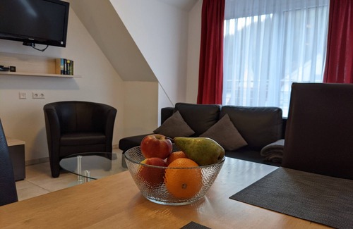 Bad Urach Apartment | Cozy Ferienwohnung 6: Ideal for Families with Breakfast Included