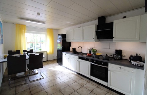 Anzhausen Apartment | Modern 60qm Apartment with Smart TV & Cozy Lounge Area