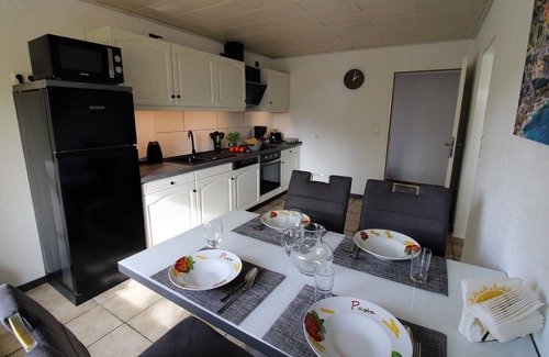 Anzhausen Apartment | Modern 60qm Apartment with Smart TV & Cozy Lounge Area