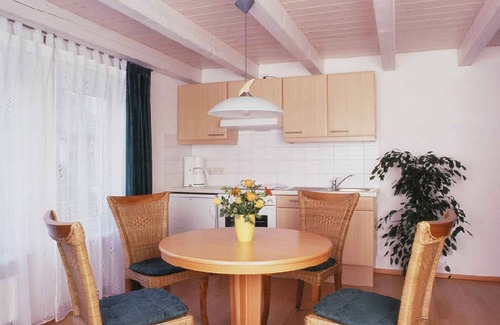 Horgenzell Apartment | Spacious 1-Bedroom Apartment with Kitchen and Breakfast
