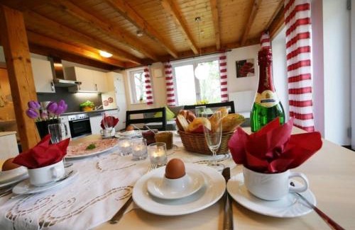 Ochsenhausen Apartment | Family-Friendly Ferienwohnung 7 with Pet Perks