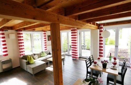 Ochsenhausen Apartment | Family-Friendly Ferienwohnung 7 with Pet Perks