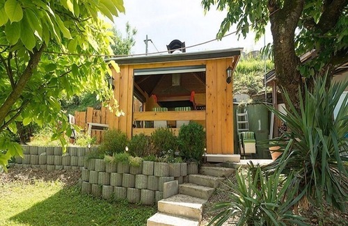 Bad Bellingen Apartment | Cozy Ferienwohnung 7B with Kitchen and Breakfast Included