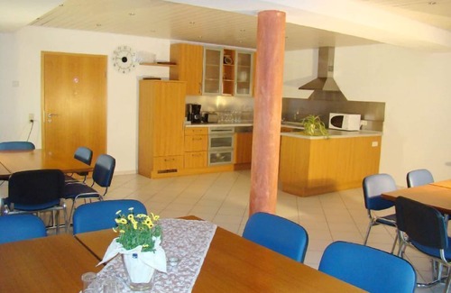 Hayingen Apartment | Cozy Ferienwohnung 8 for Couples with Kitchen & Breakfast
