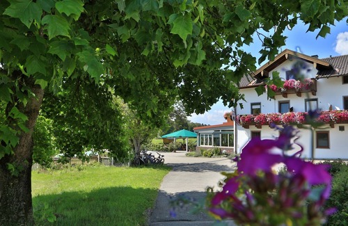 Eggstatt Apartment | Cozy 2-Bedroom Apartment with Balcony and Kitchen