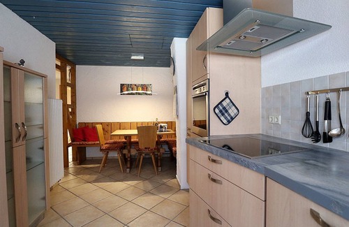 Glottertal Apartment | Spacious Two-Bedroom Apartment with Balcony & Breakfast