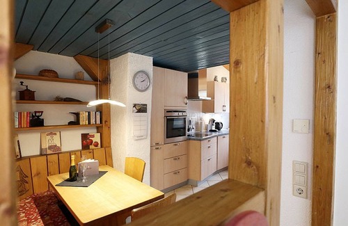 Glottertal Apartment | Spacious Two-Bedroom Apartment with Balcony & Breakfast