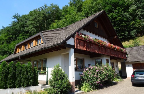 Oberwolfach Apartment | Cozy 80sqm Apartment for Two with Kitchen & Breakfast