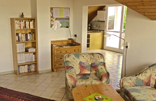 Frickingen Apartment | Cozy 83qm Getaway with Kitchen & Breakfast for Two