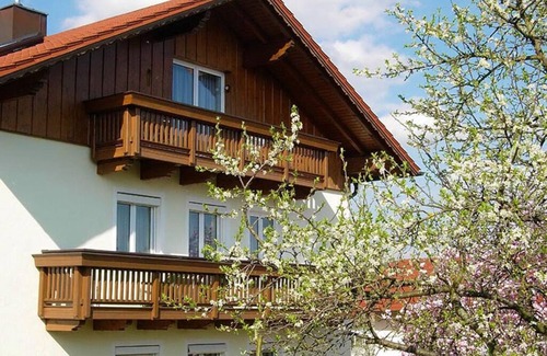 Bad Birnbach Apartment | Elegant 90qm Apartment for Non-Smokers, Quiet & Central