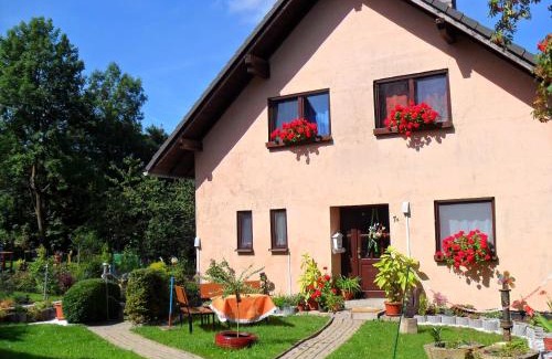 Neuhaus am Rennweg Apartment | Pet-Friendly Ferienwohnung Am Apelsberg with Great Reviews